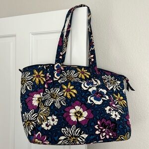 Vera Bradley weekender traveler tote bag with zipper